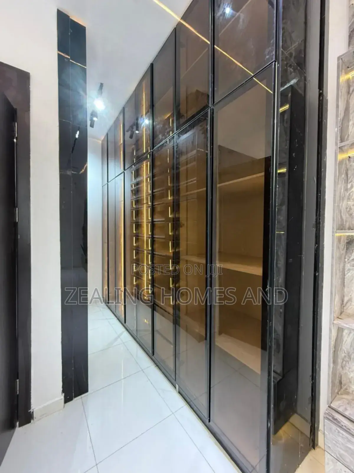 Furnished 5bdrm Duplex in Chevron Estate, for sale