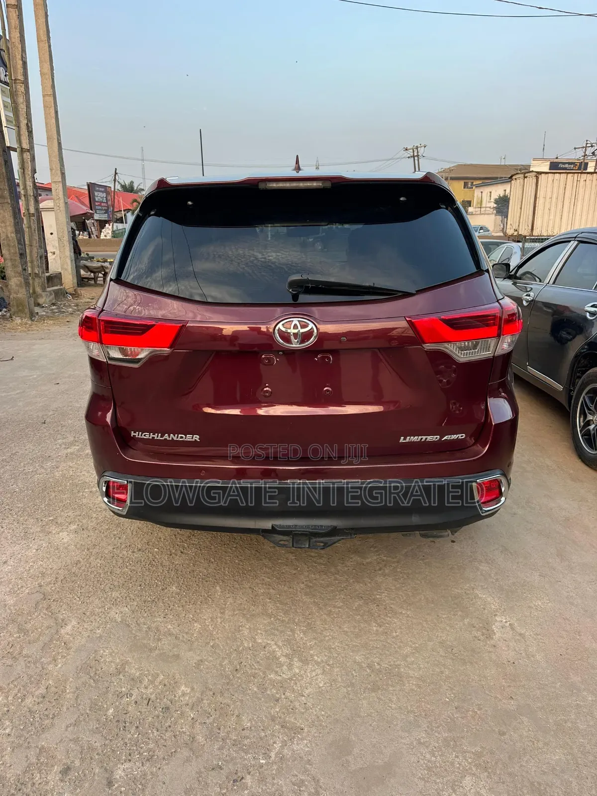 Toyota Highlander Limited Platinum 4dr SUV AWD (3.5L 6cyl 6A) 2015