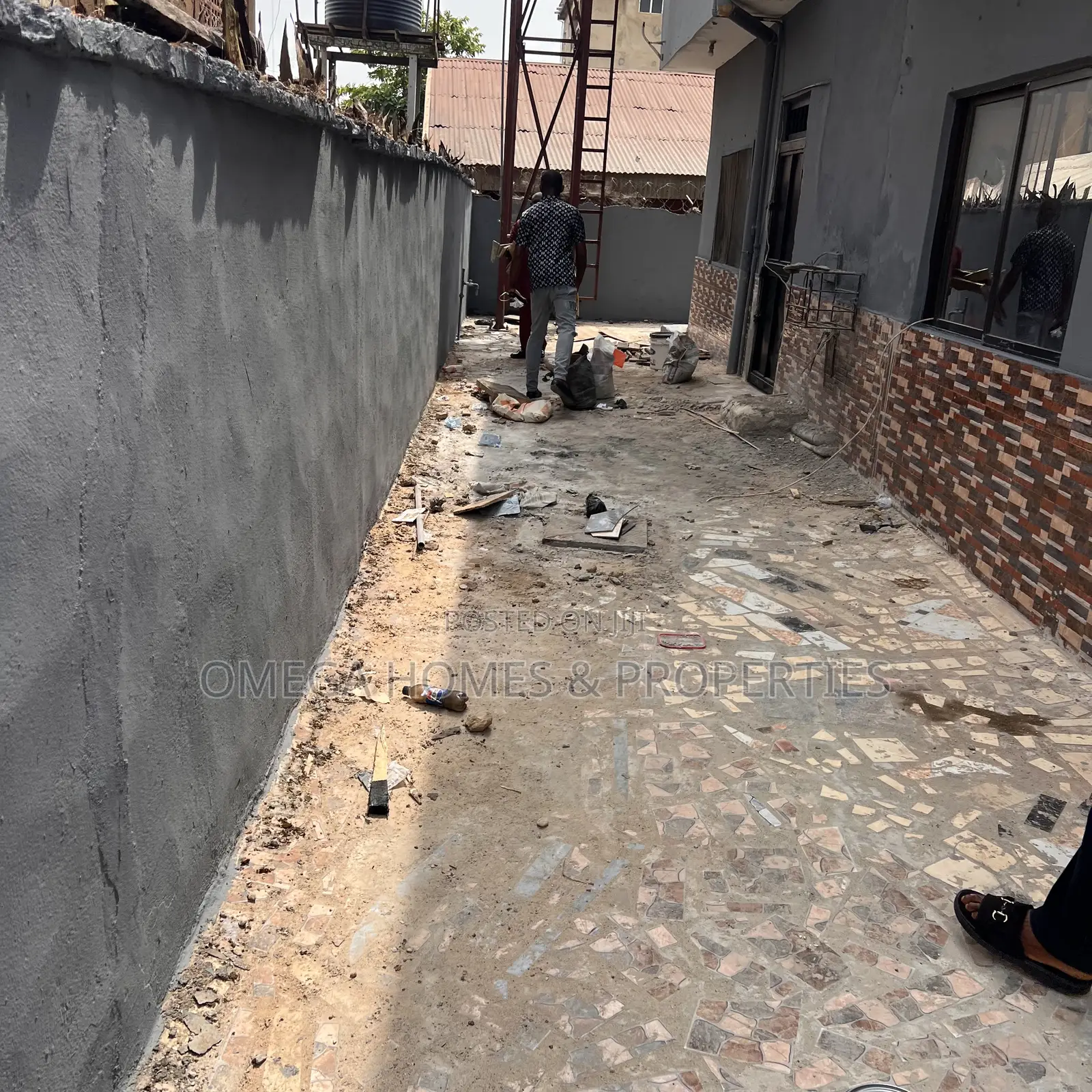 5bdrm House in Finbars Road, Umuahia for sale