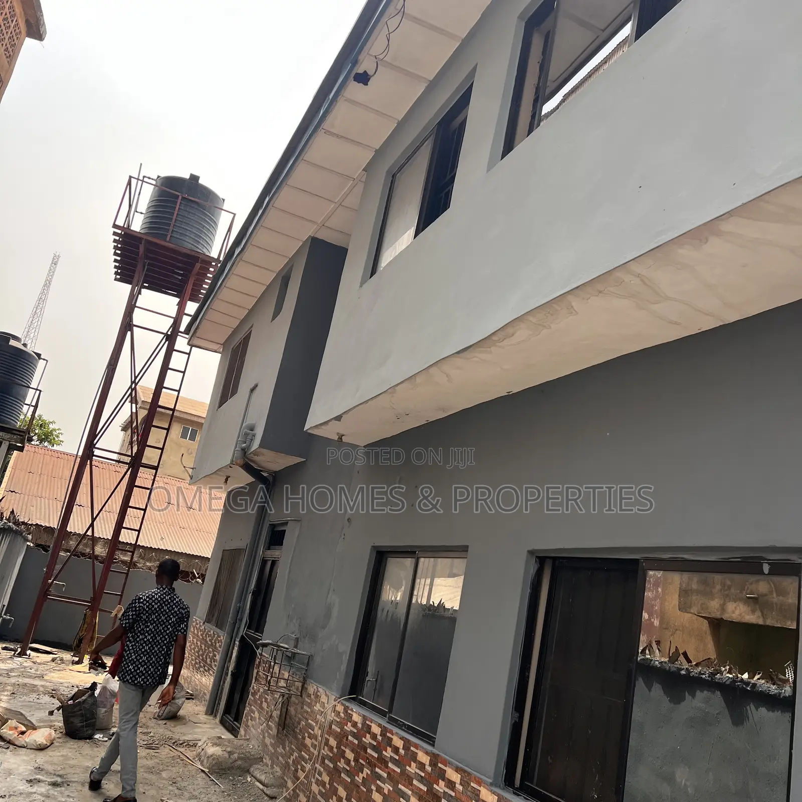 5bdrm House in Finbars Road, Umuahia for sale
