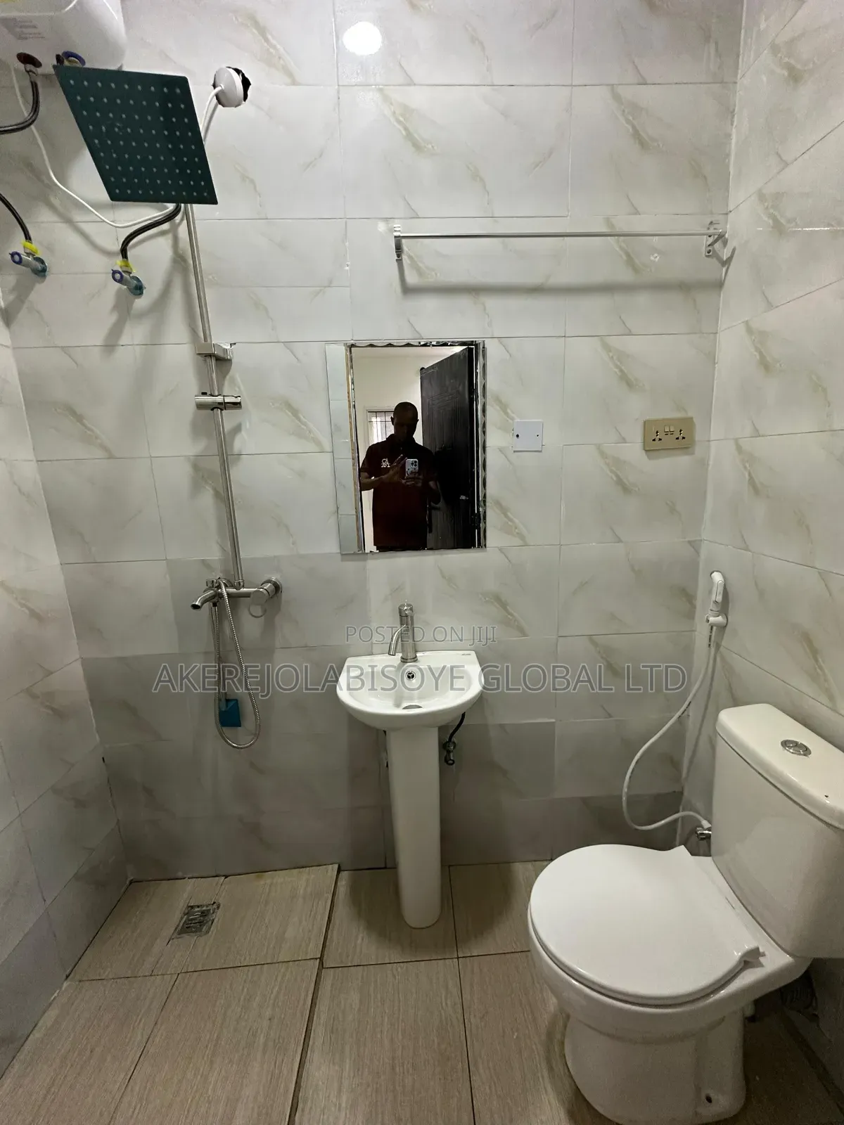 3bdrm Block of Flats in Fo1 Kubwa, Abuja for sale