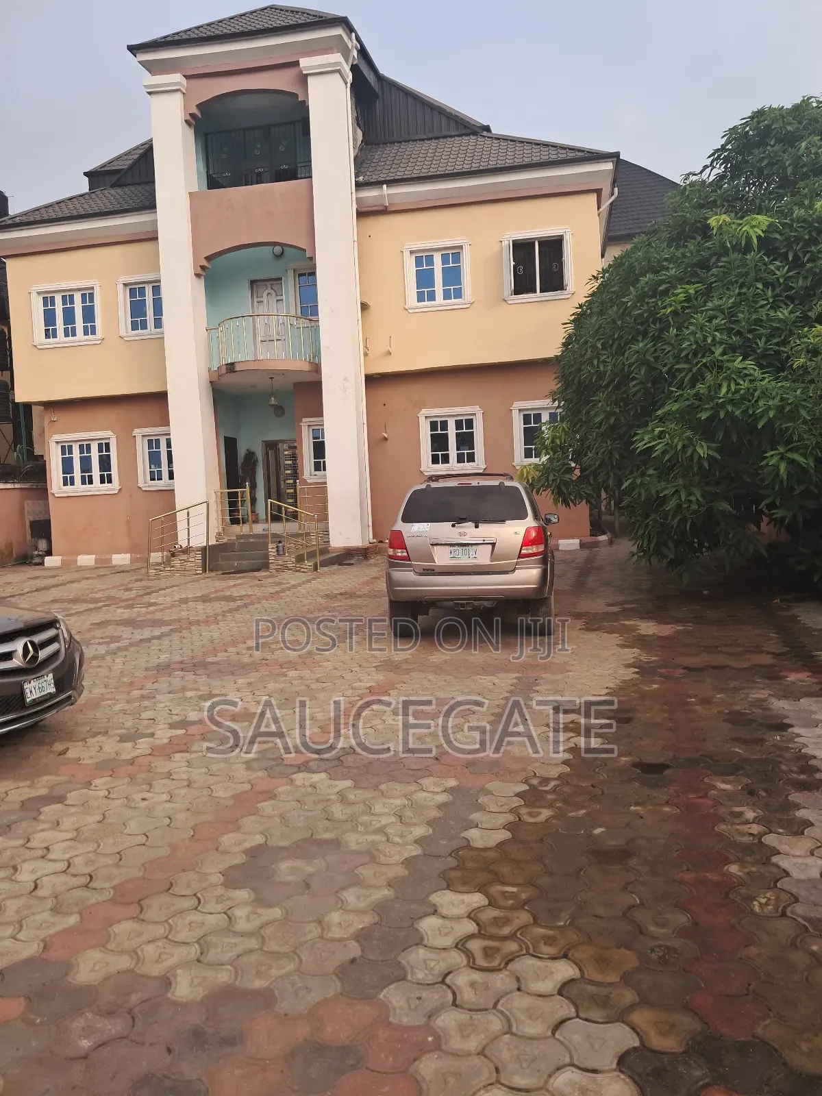 5bdrm Duplex in Newsite Satellite for sale