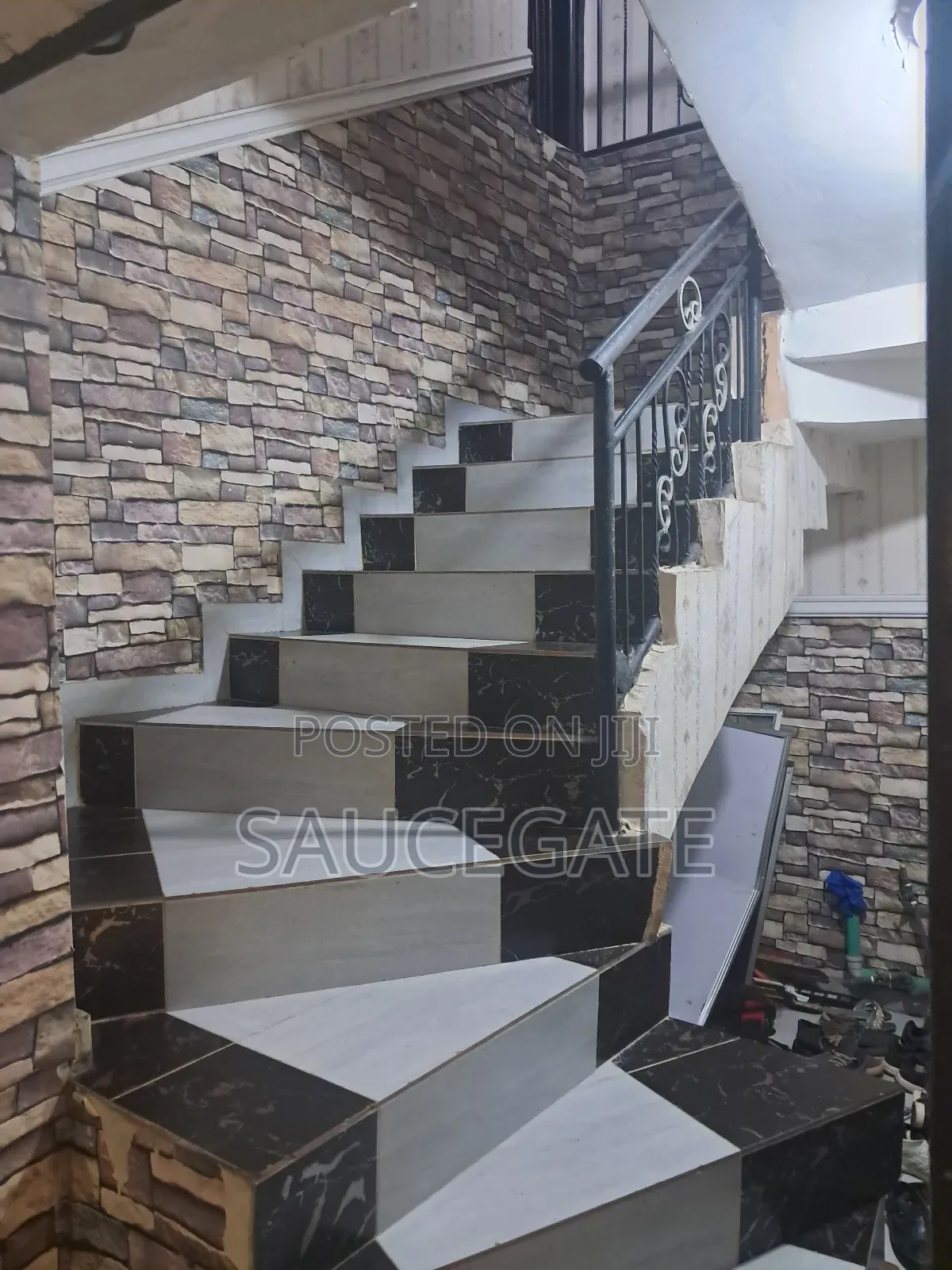 5bdrm Duplex in Newsite Satellite for sale