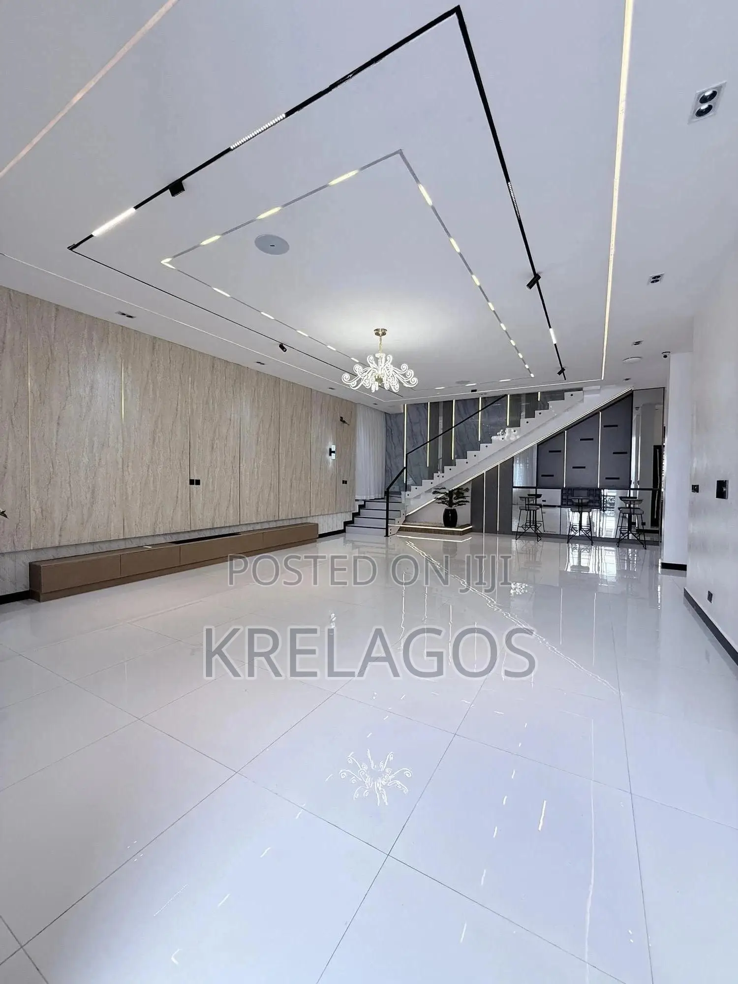 5bdrm Duplex in Chevron for sale