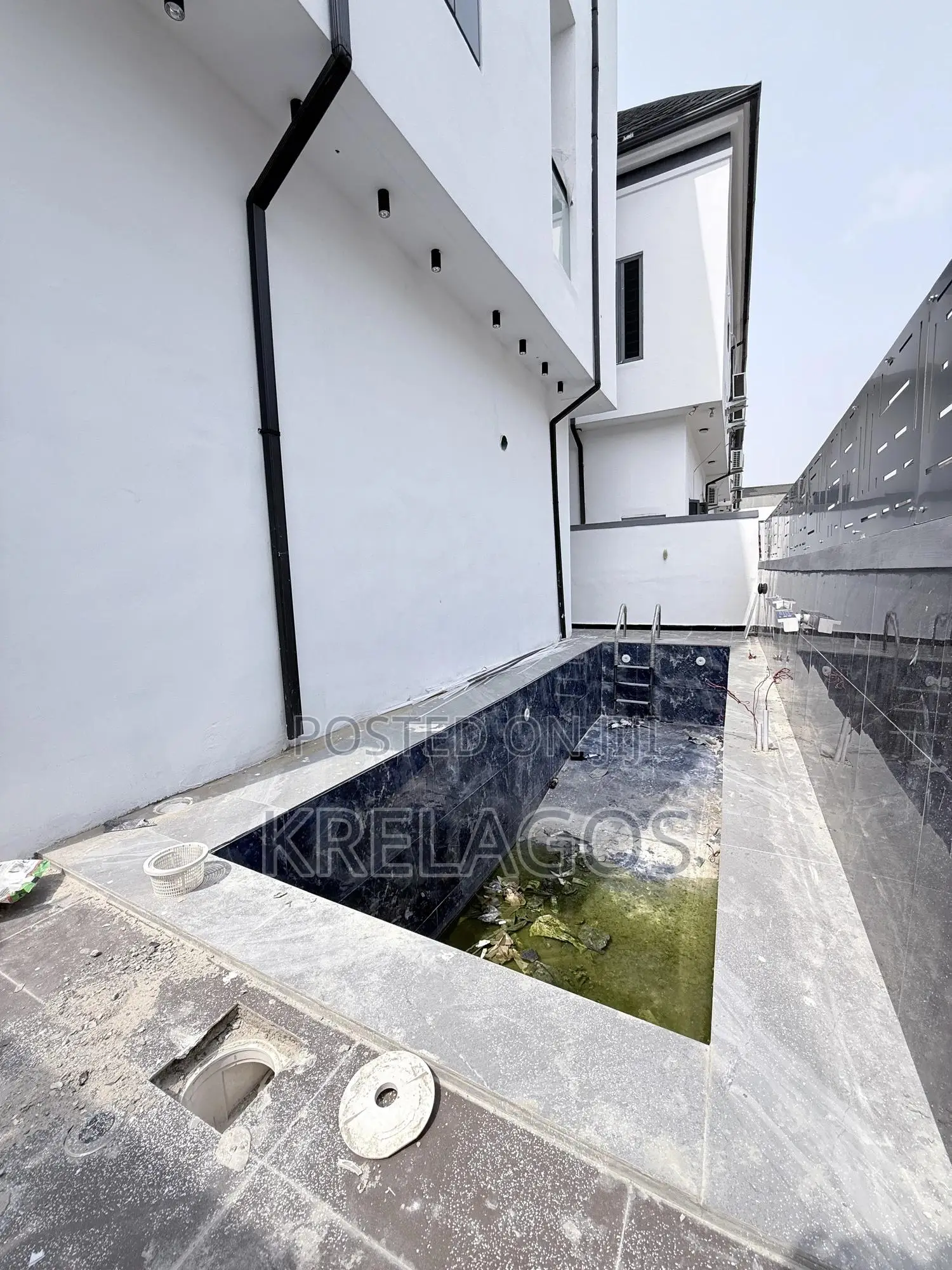 5bdrm Duplex in Lekki County, Ikota for sale