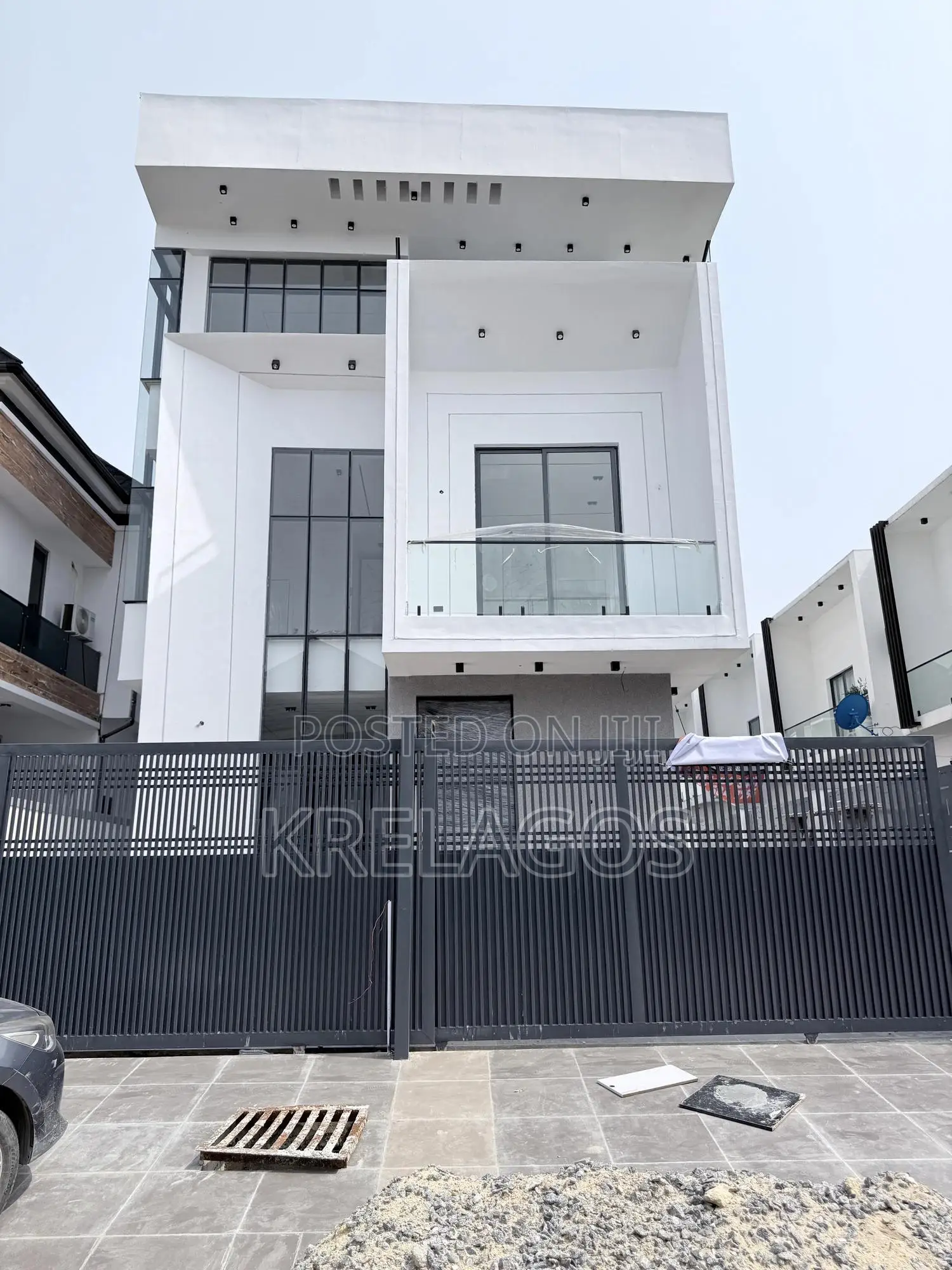 5bdrm Duplex in Lekki County, Ikota for sale