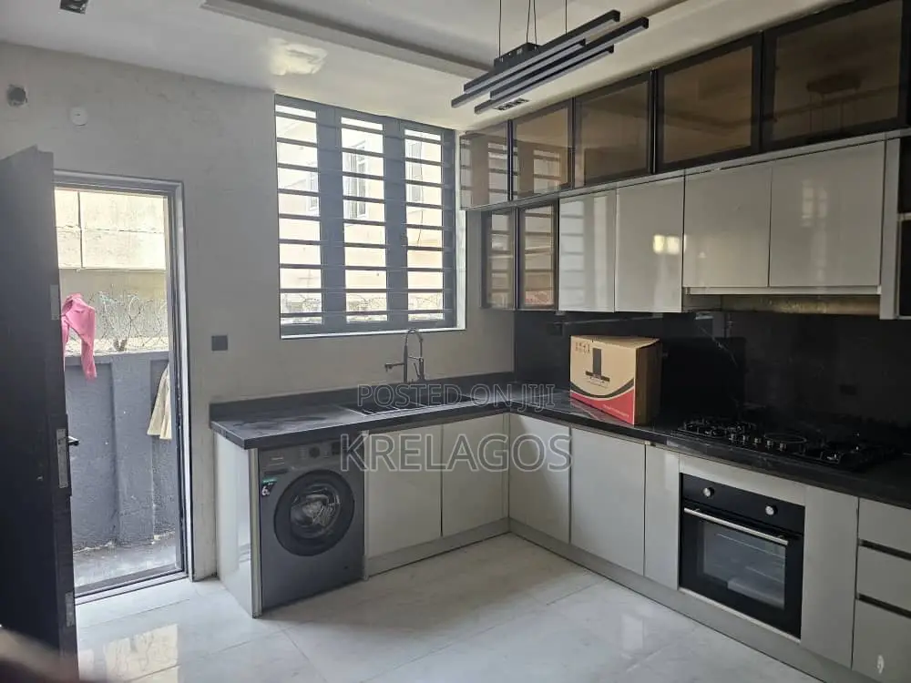 5bdrm Duplex in Lekki Phase for rent