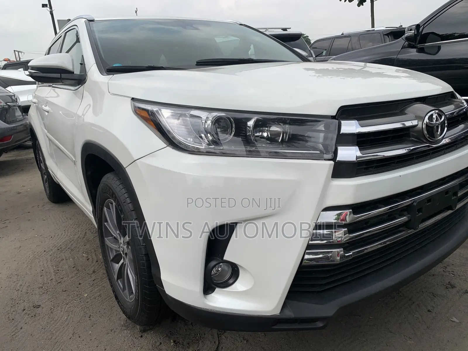 Toyota Highlander XLE 4x4 V6 (3.5L 6cyl 8A) 2017 White