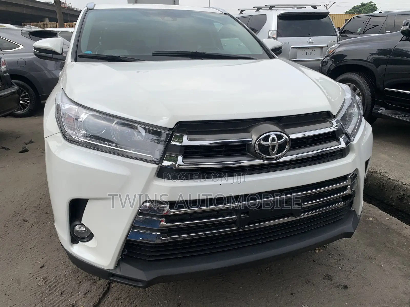 Toyota Highlander XLE 4x4 V6 (3.5L 6cyl 8A) 2017 White