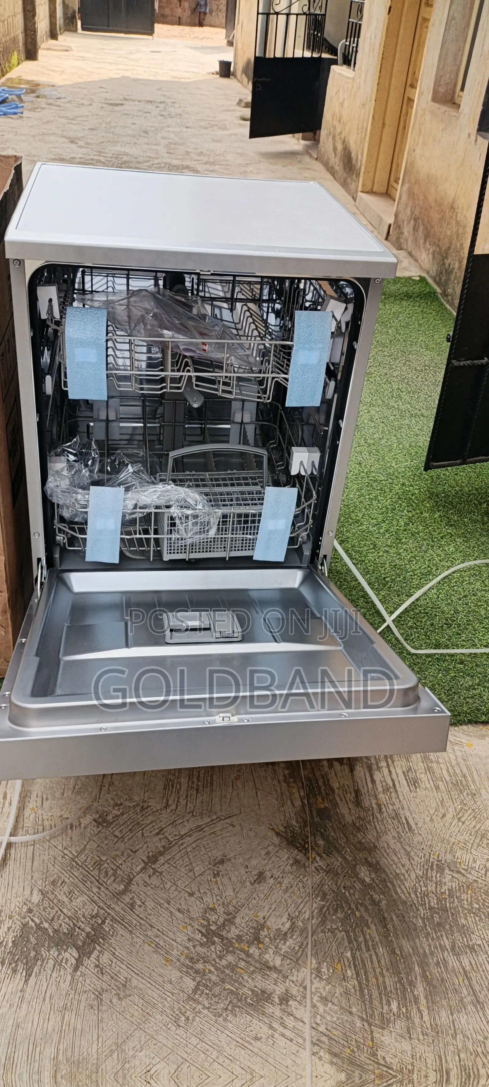 Maxi Dw-5201m Efficient Silver Dishwasher for Home