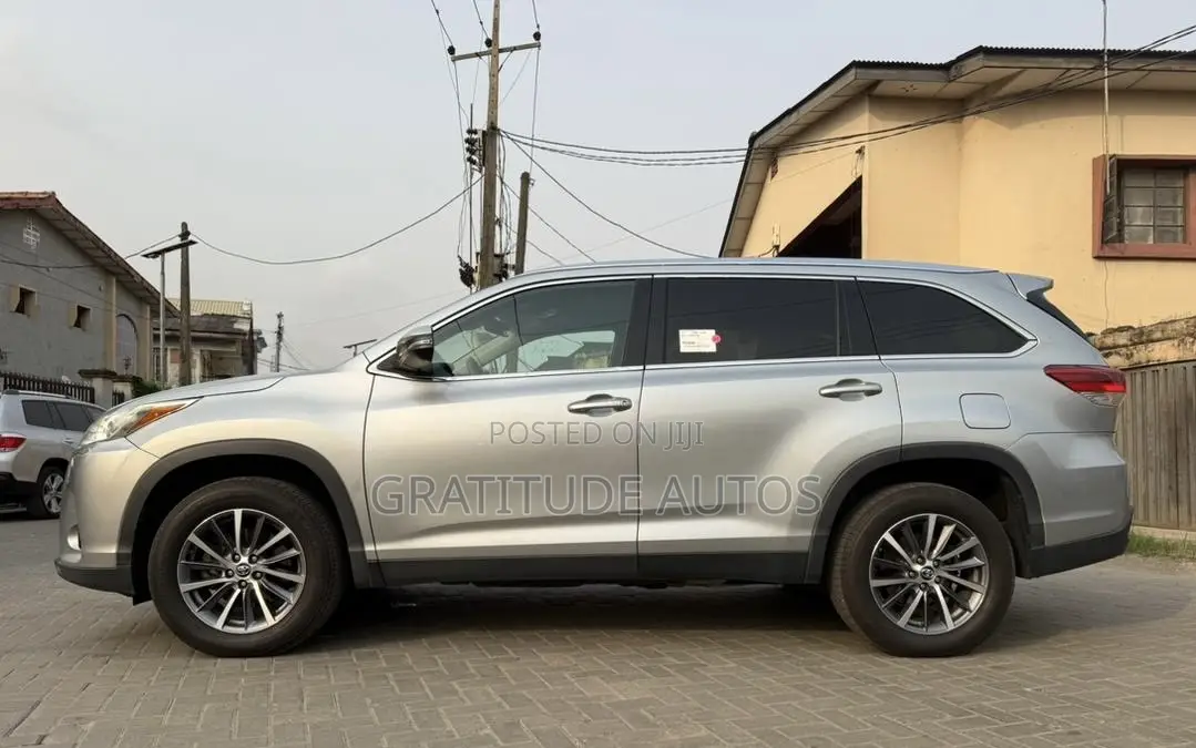 Toyota Highlander XLE 2019 Gray