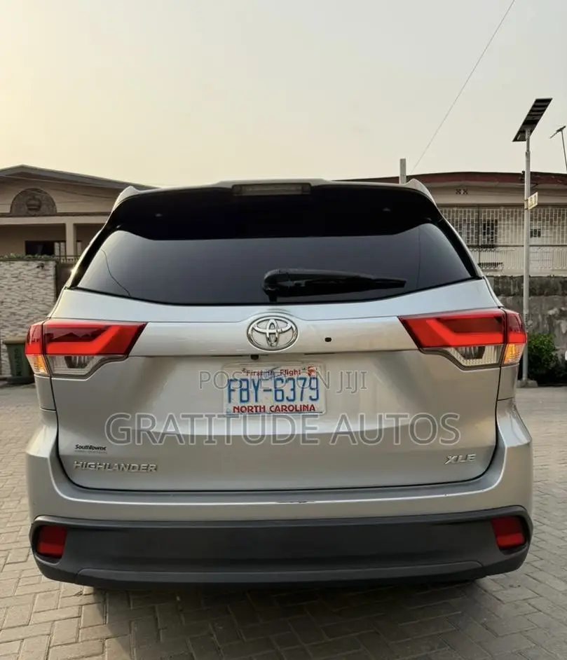 Toyota Highlander XLE 2019 Gray