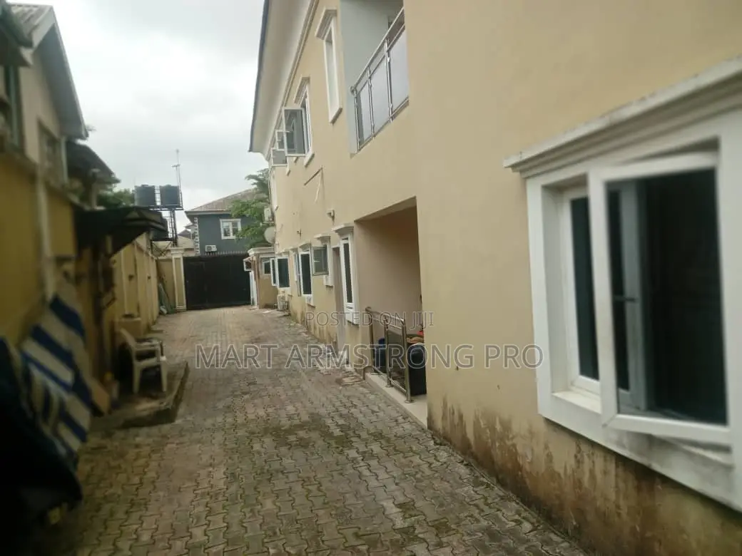5 Bedroom Duplex in Ajao Estate