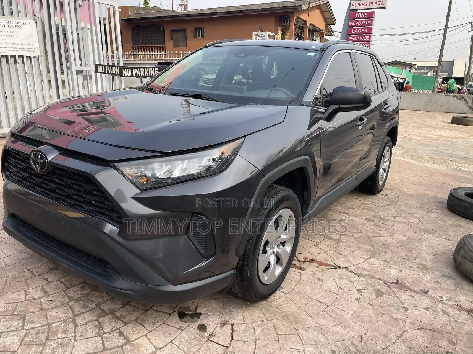 Toyota RAV4 LE FWD 2019 Gray