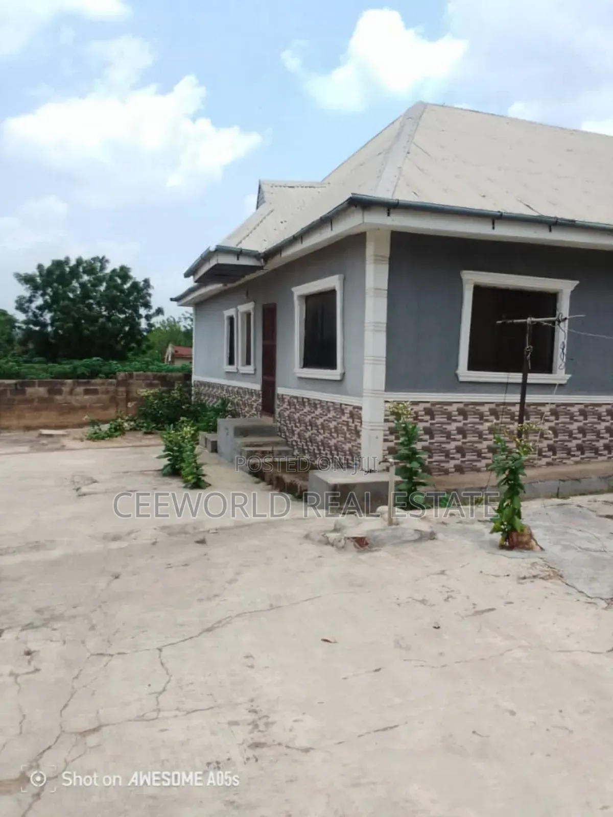 4bdrm Bungalow in Bcj Apata for sale