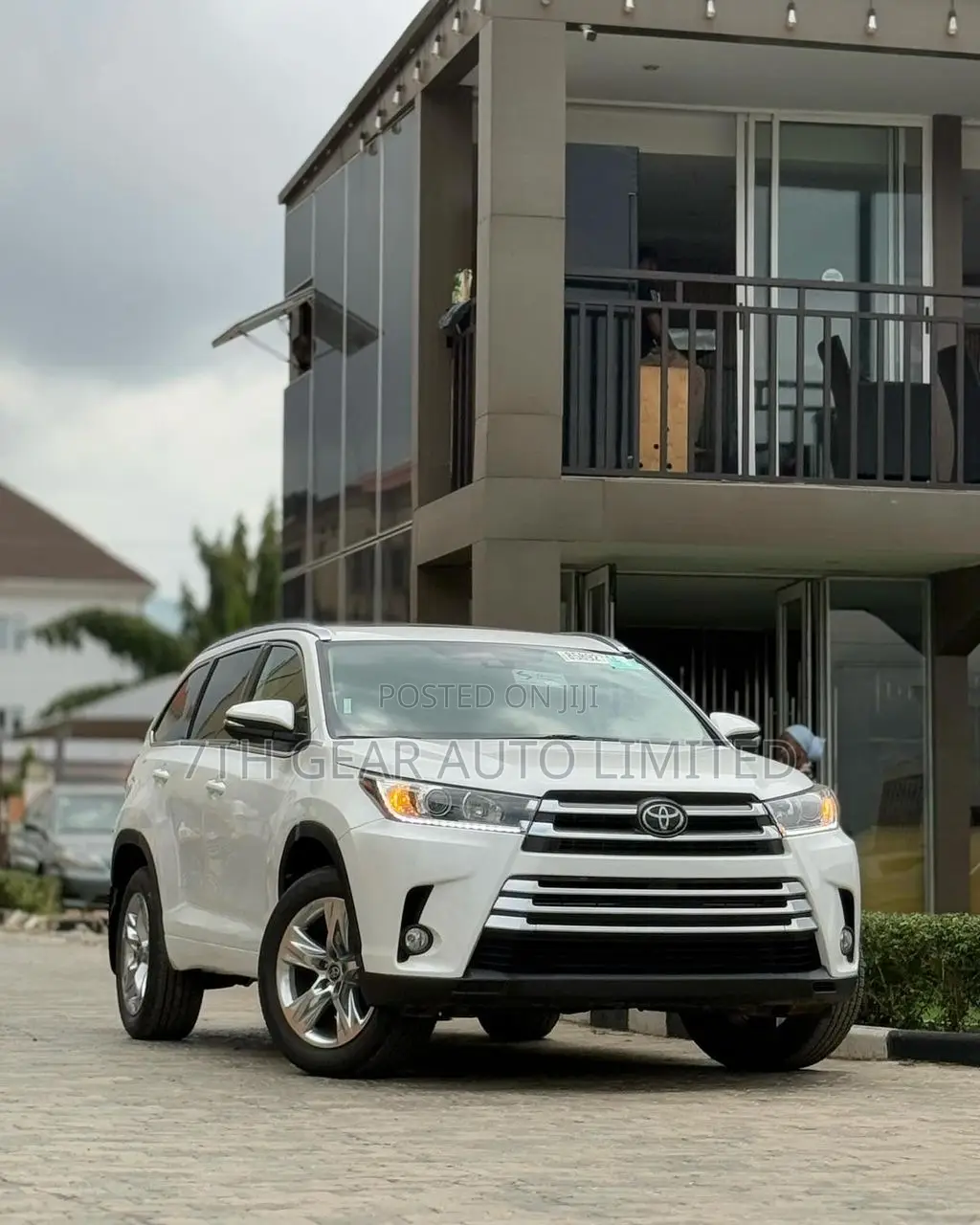 Toyota Highlander XLE 4x2 V6 (3.5L 6cyl 8A) 2018 White