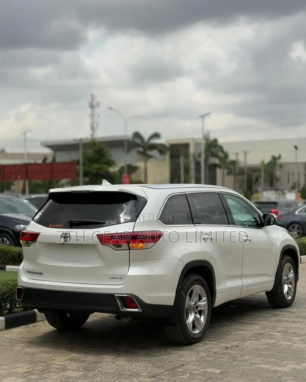 Toyota Highlander XLE 4x2 V6 (3.5L 6cyl 8A) 2018 White