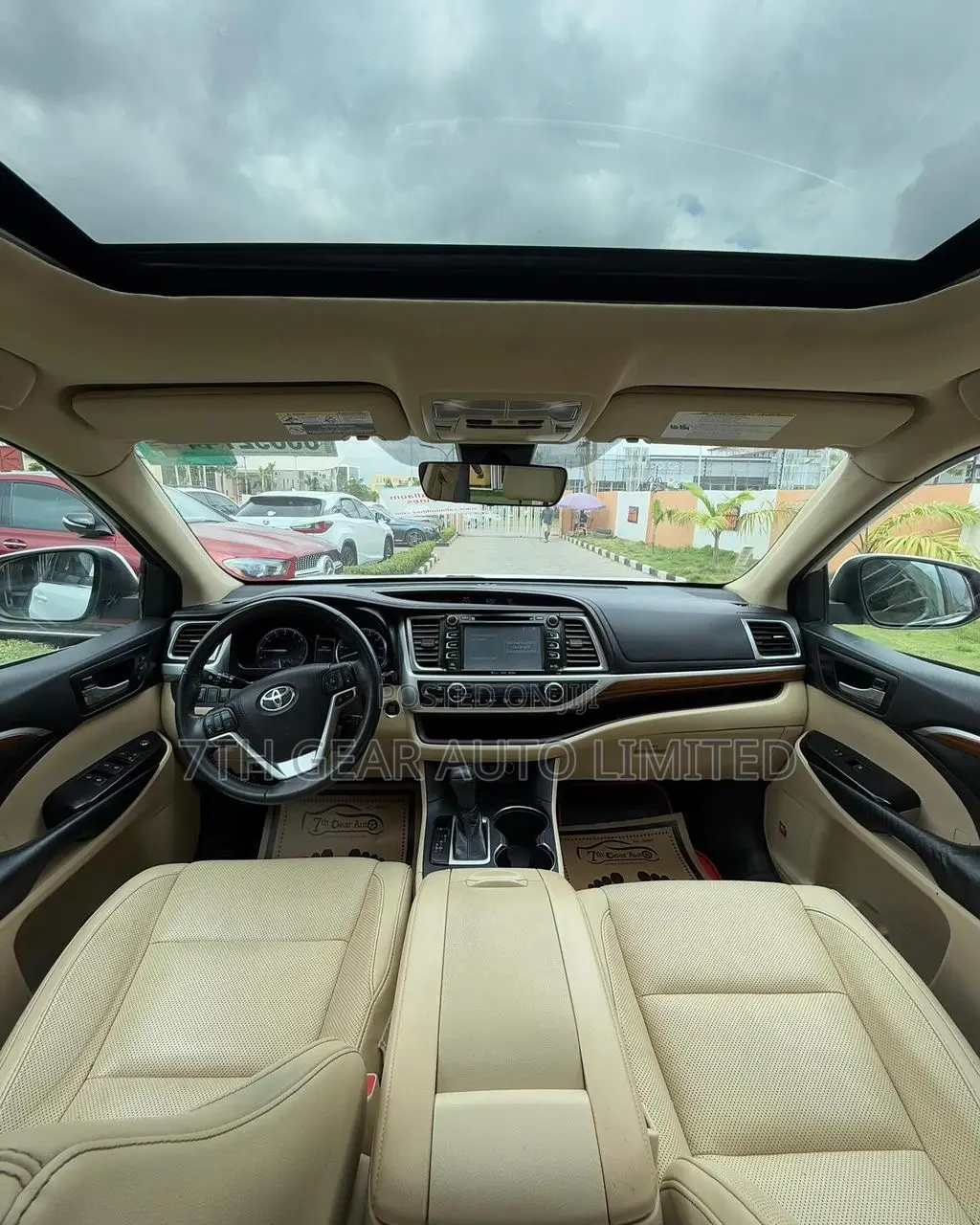 Toyota Highlander XLE 4x2 V6 (3.5L 6cyl 8A) 2018 White