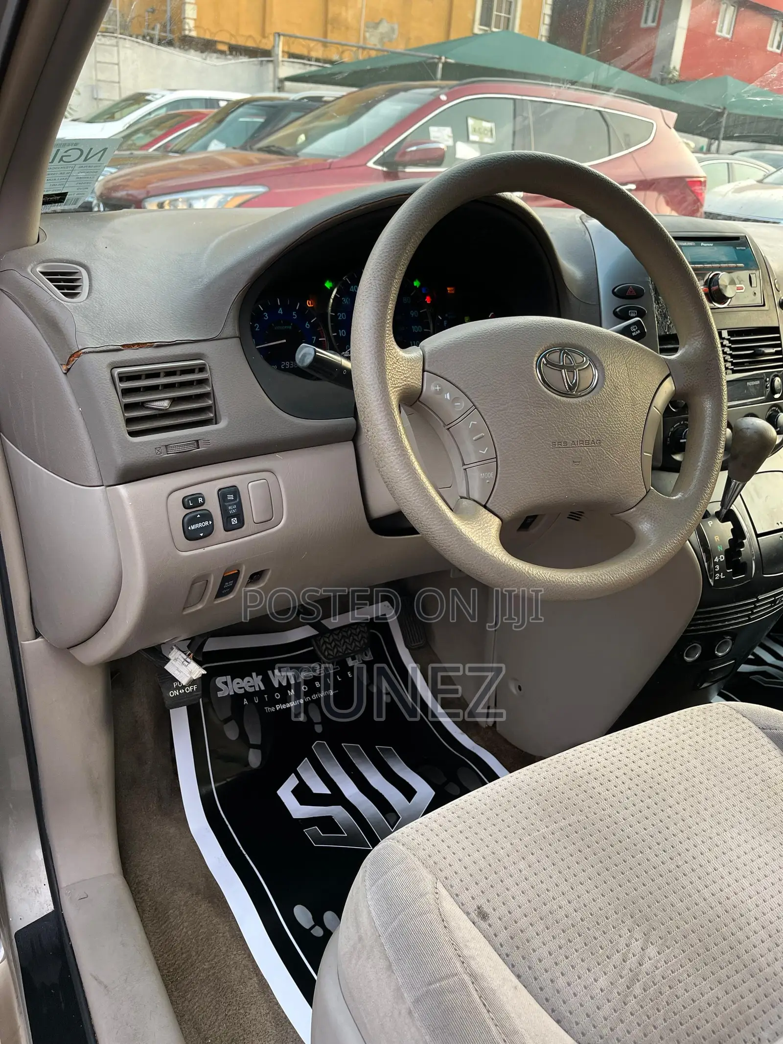 Toyota Sienna LE AWD 2009 Gold