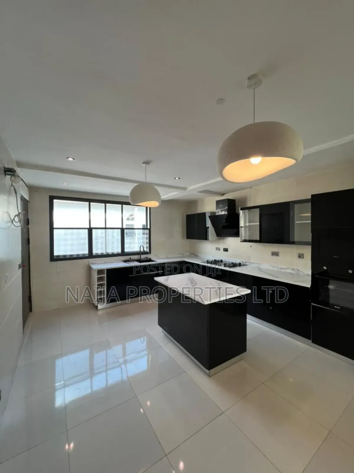 3bdrm Penthouse in Lekki Phase 1 for sale
