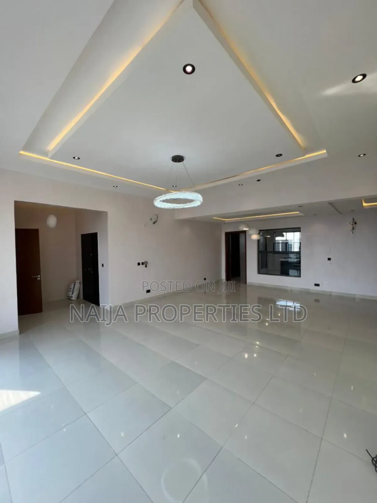 3bdrm Penthouse in Lekki Phase 1 for sale