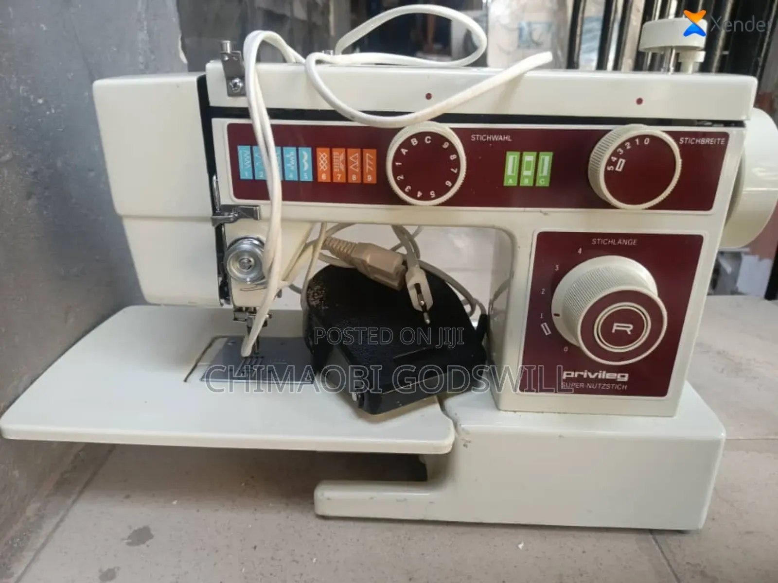 Electric Button Holes Straight and Zigzag Sewing Machine