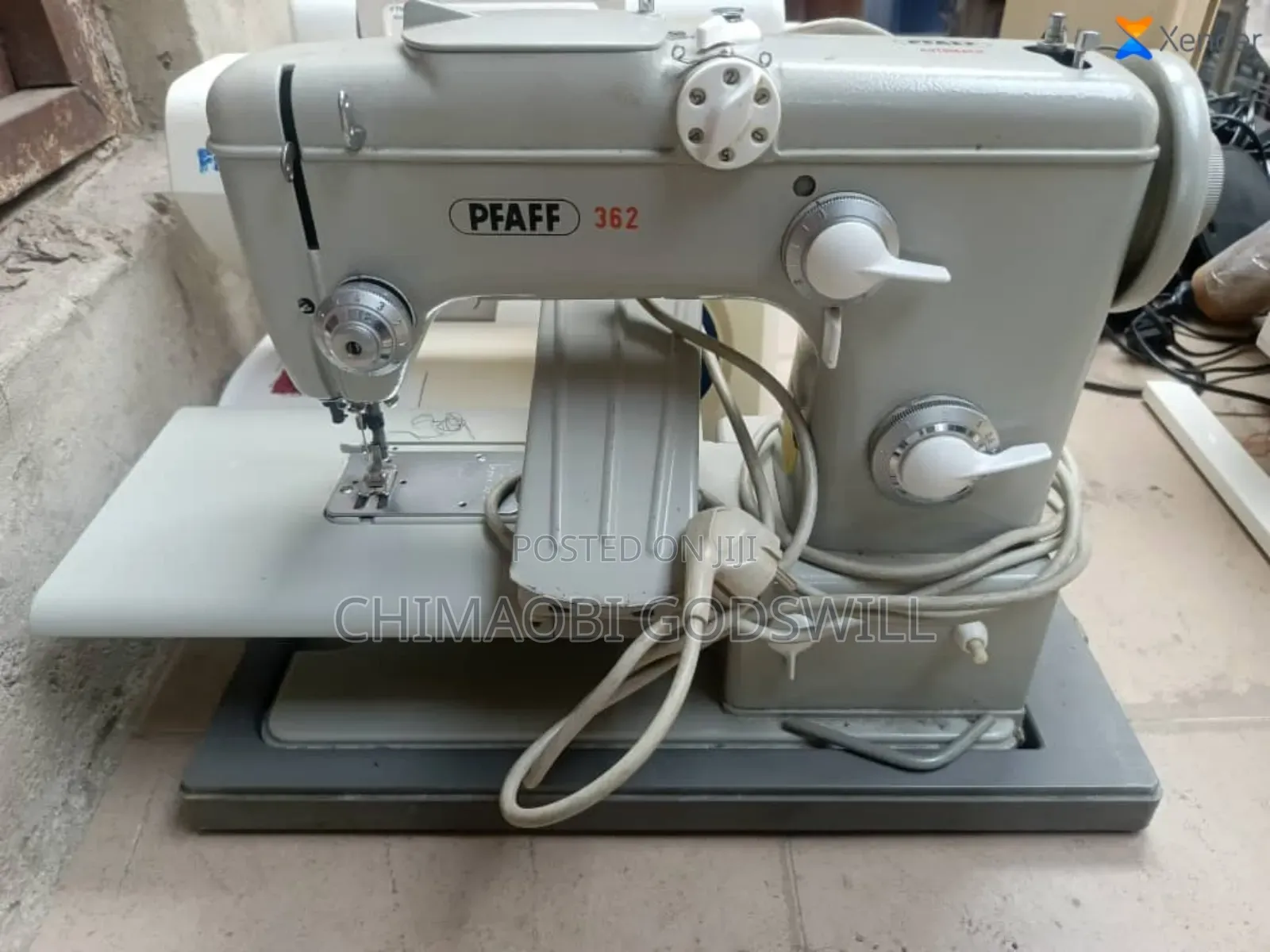 Electric Button Holes Straight and Zigzag Sewing Machine
