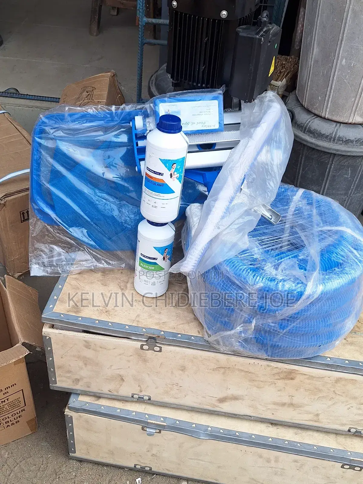 Swimming Pool Cleaning Brush