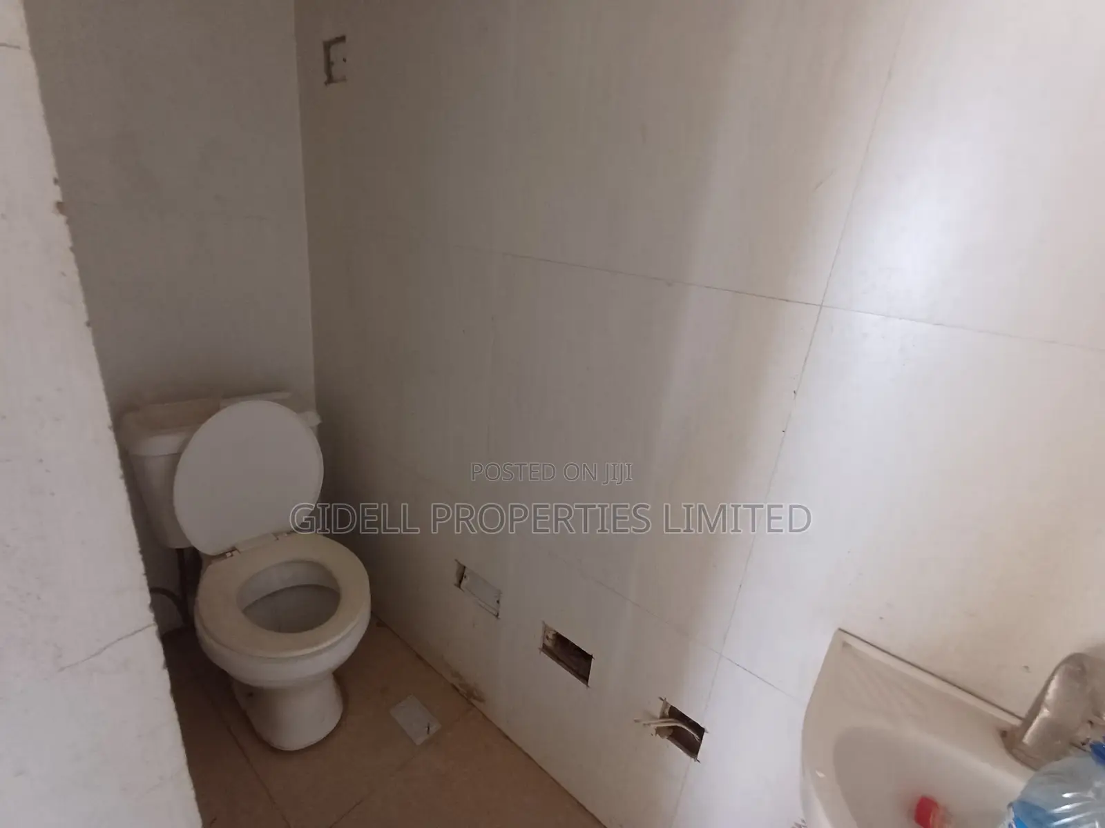 181sqm Space on the First Floor in a Strategic Location