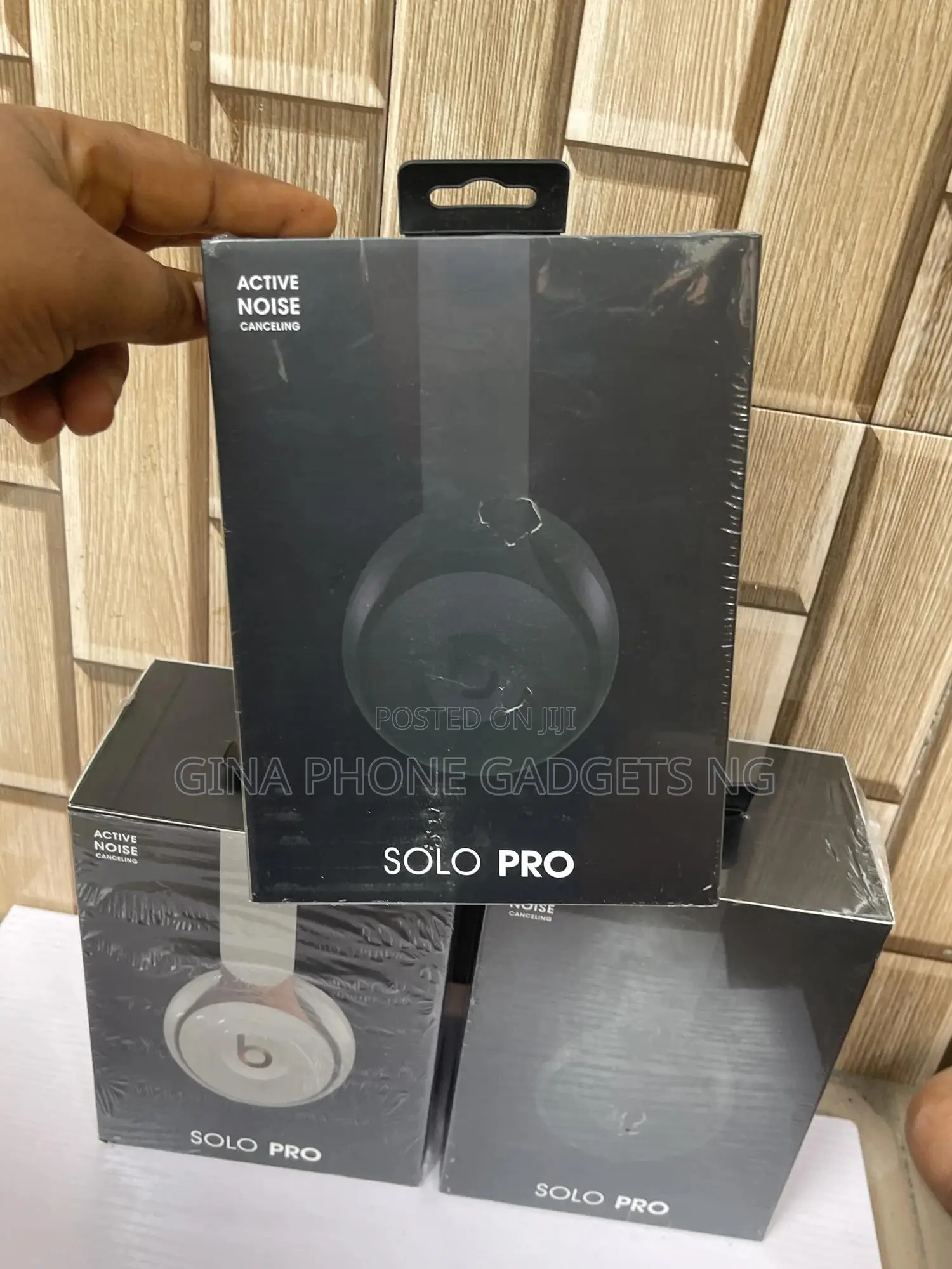 Headphone (Beats Solo Pro Active Noise Canceling Headphones )