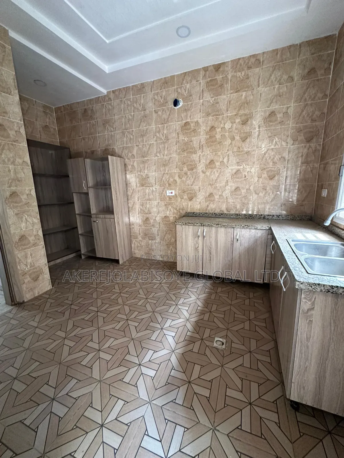 3bdrm Duplex in In An Estate for sale