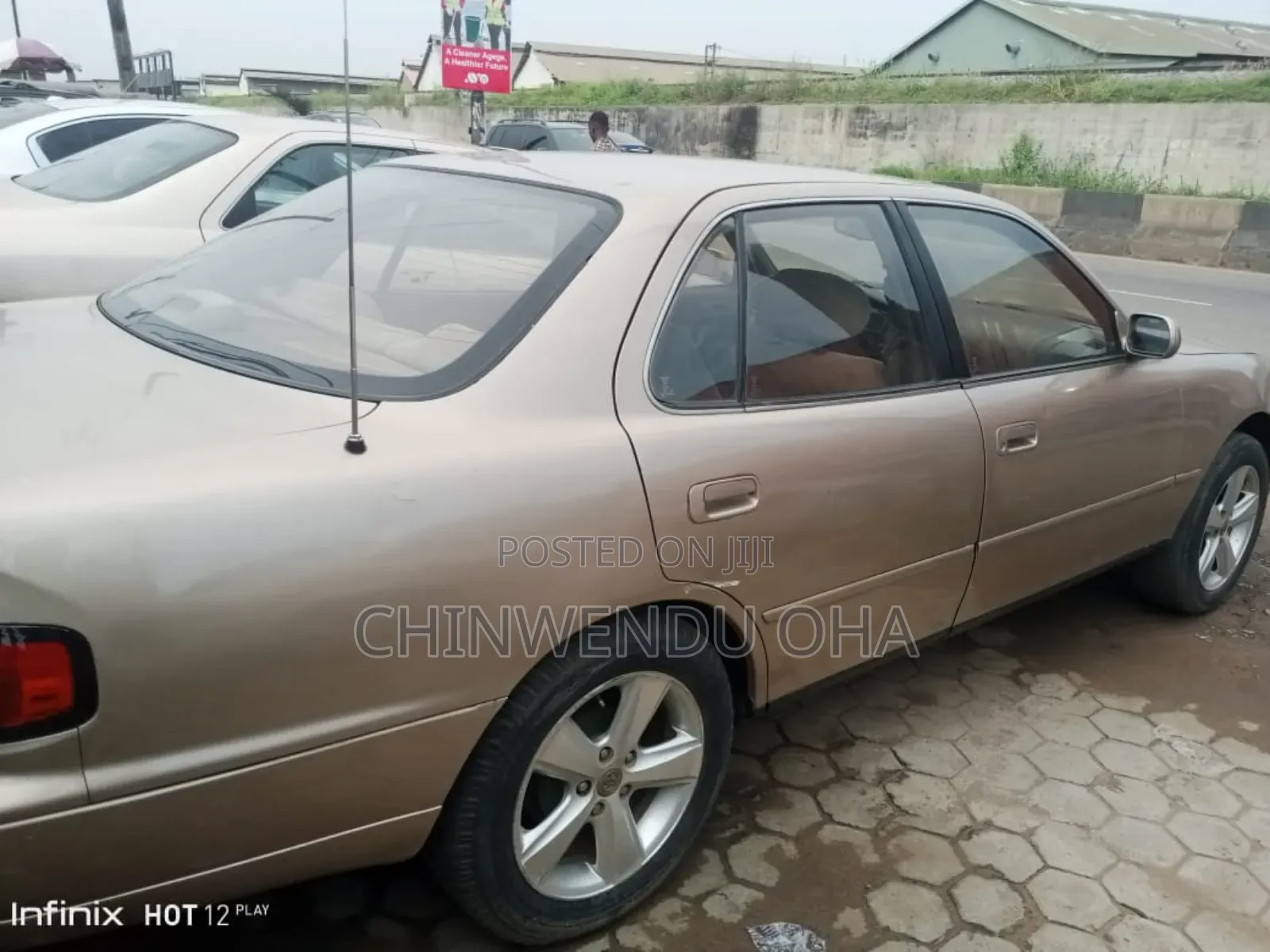 Toyota Camry 2000 Gold