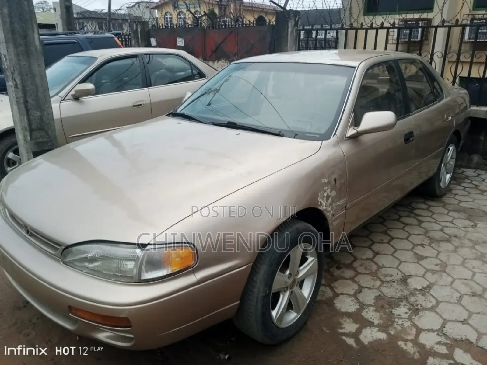 Toyota Camry 2000 Gold