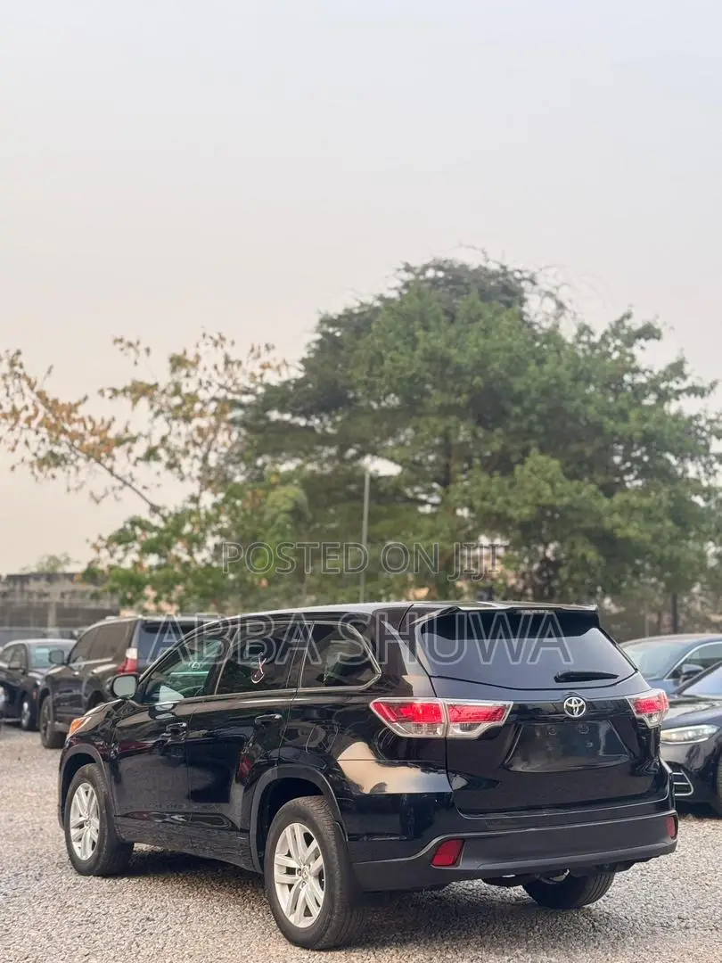 Toyota Highlander LE 4x2 (2.7L 4cyl 6A) 2016 Black
