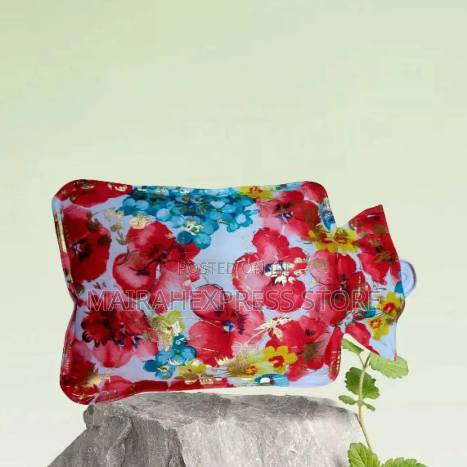 Hot Water/Ice Massage Pouch. (1lv22n1)