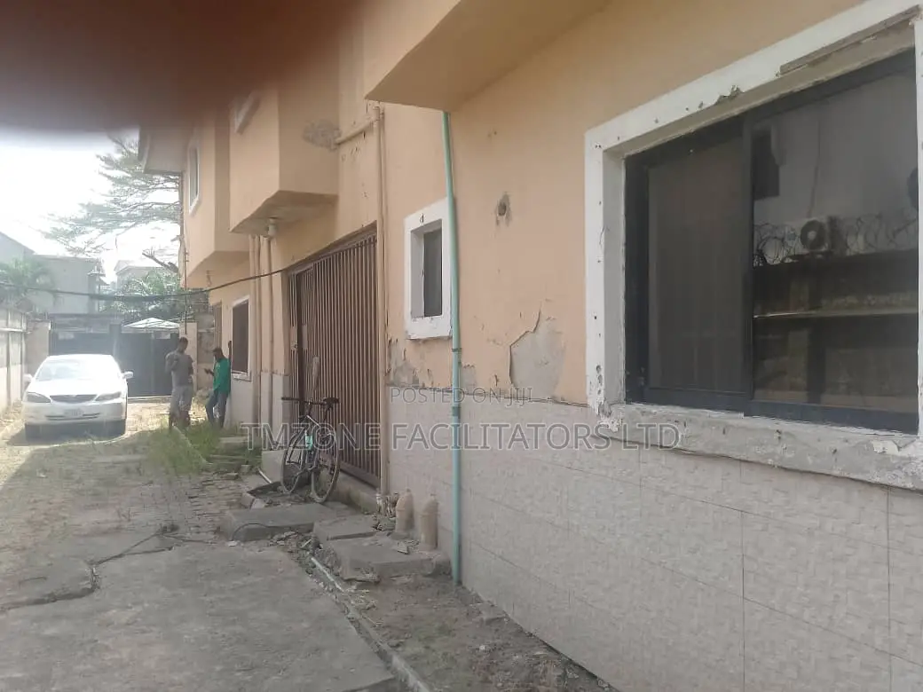 Furnished 6bdrm Duplex in Thomas Estate for sale