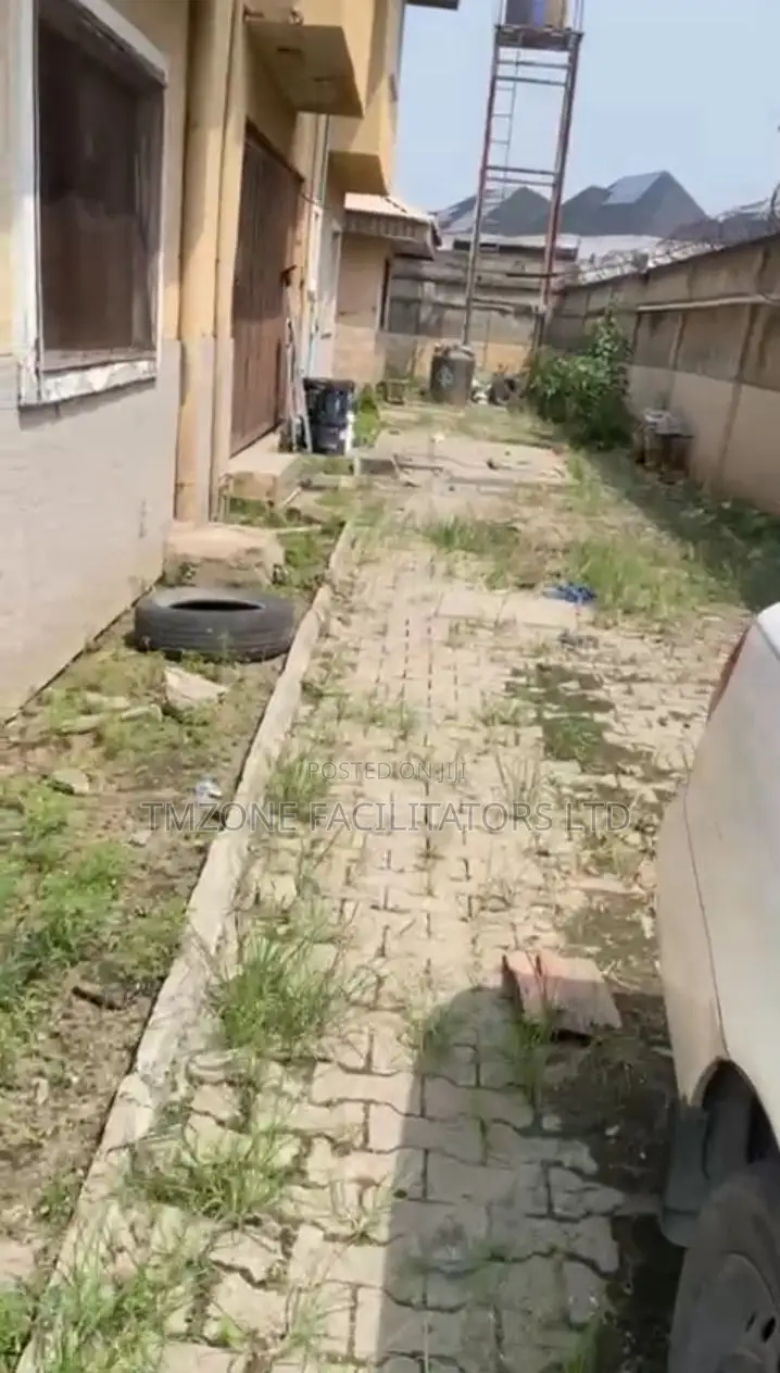 Furnished 6bdrm Duplex in Thomas Estate for sale