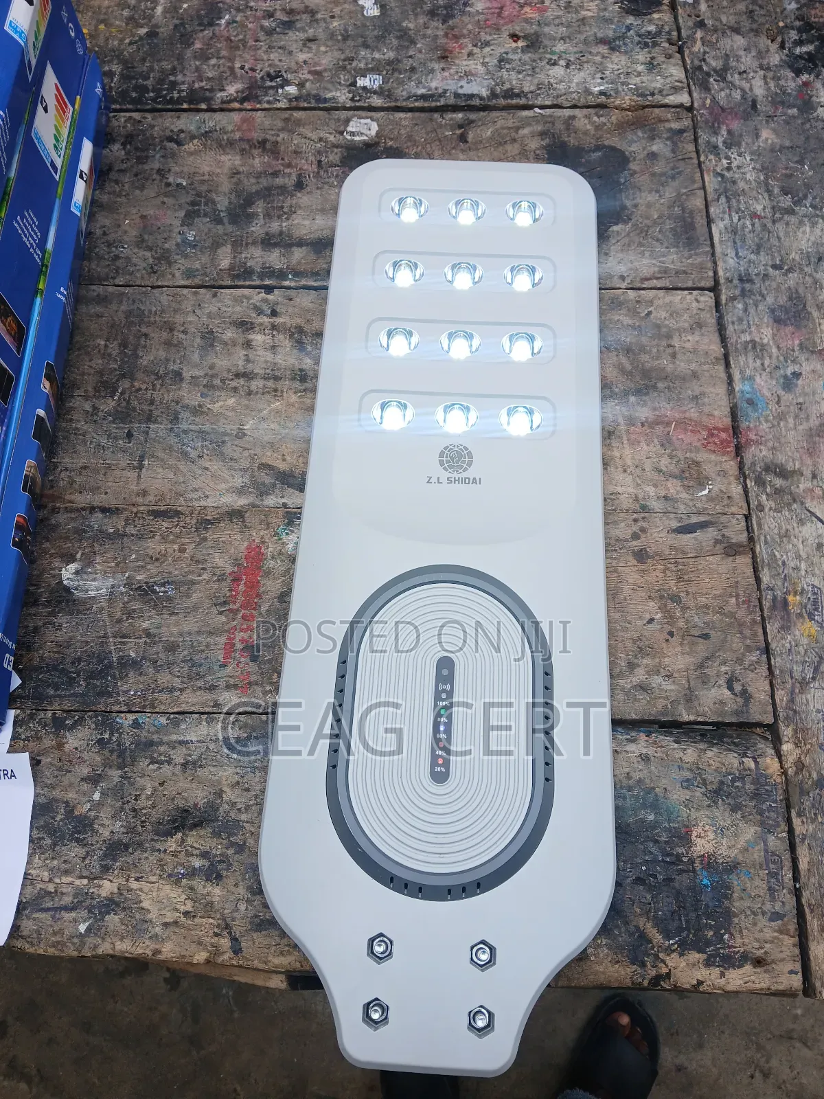 12eyes Solar Street Light