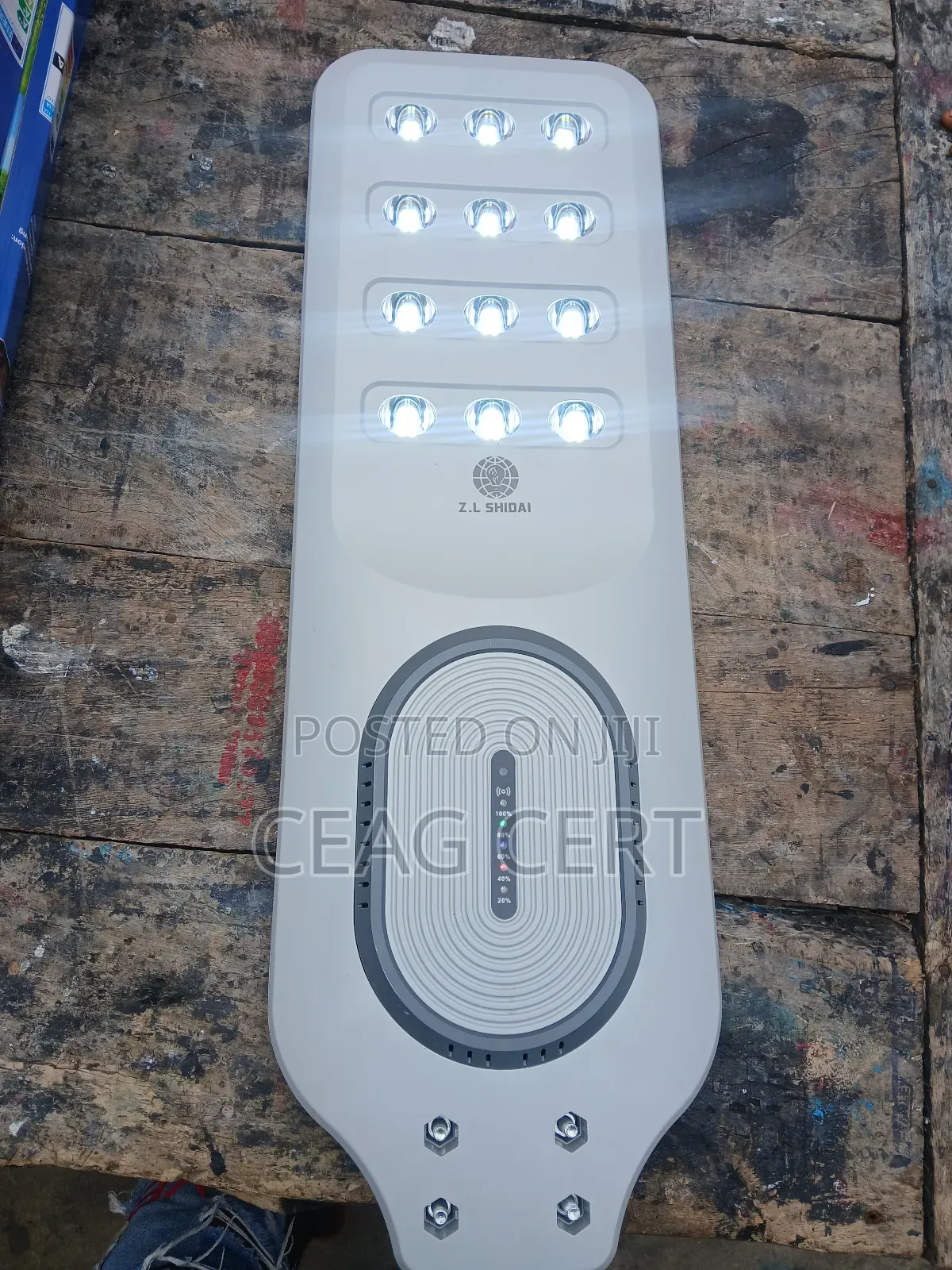 12eyes Solar Street Light