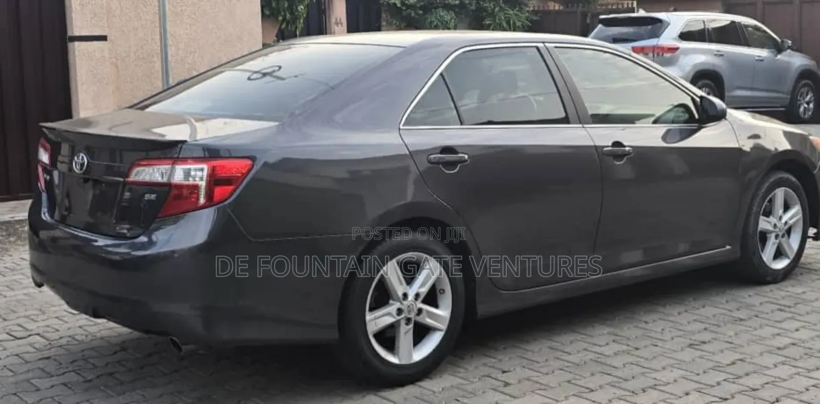 Toyota Camry SE 4dr Sedan (2.5L 4cyl 6A) 2012 Gray