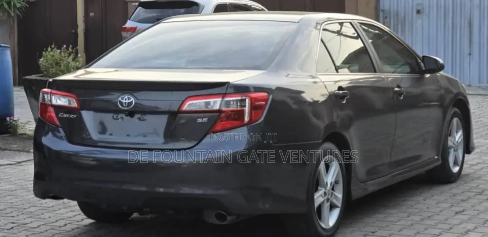 Toyota Camry SE 4dr Sedan (2.5L 4cyl 6A) 2012 Gray