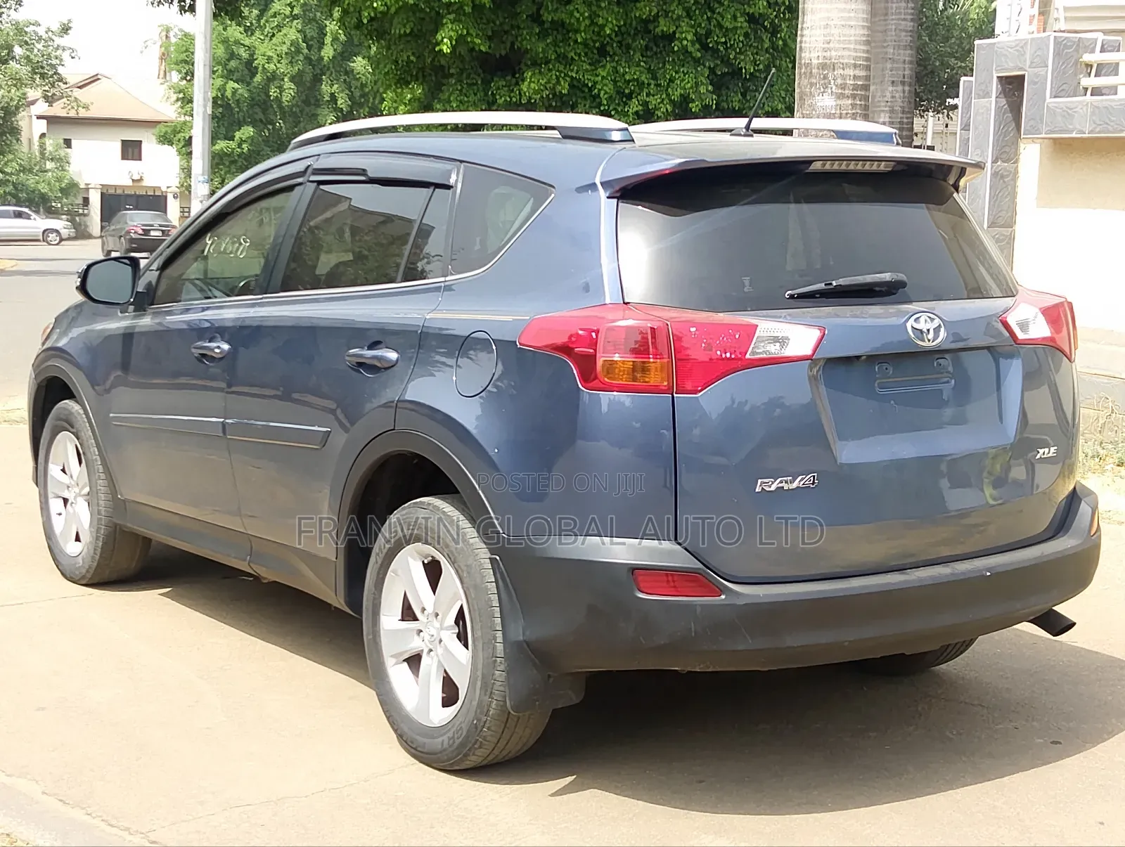 Toyota RAV4 XLE AWD (2.5L 4cyl 6A) 2013 Blue