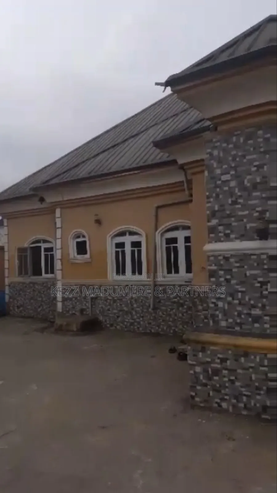 5bdrm Bungalow in Low Cost Housing for sale