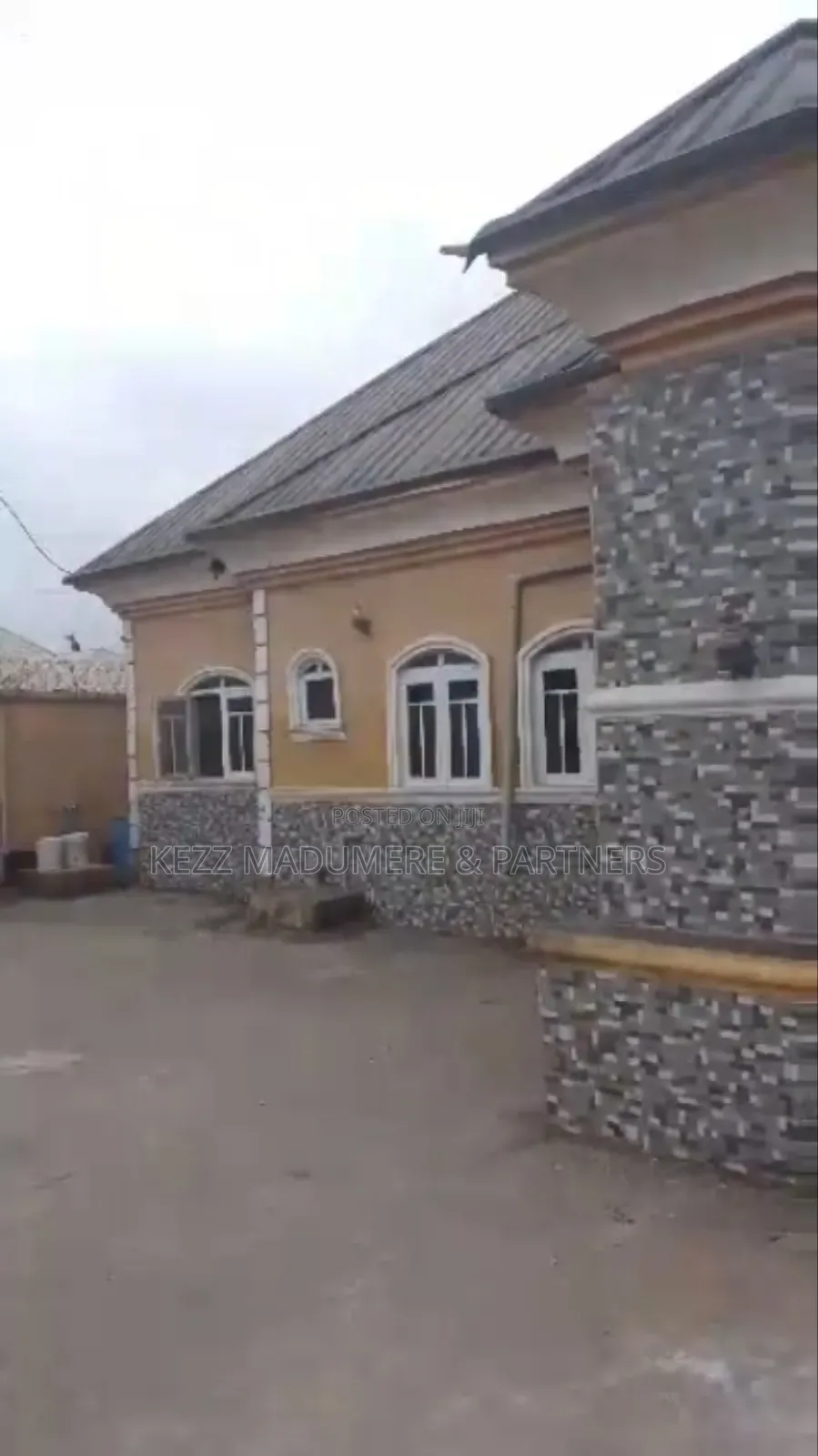 5bdrm Bungalow in Low Cost Housing for sale