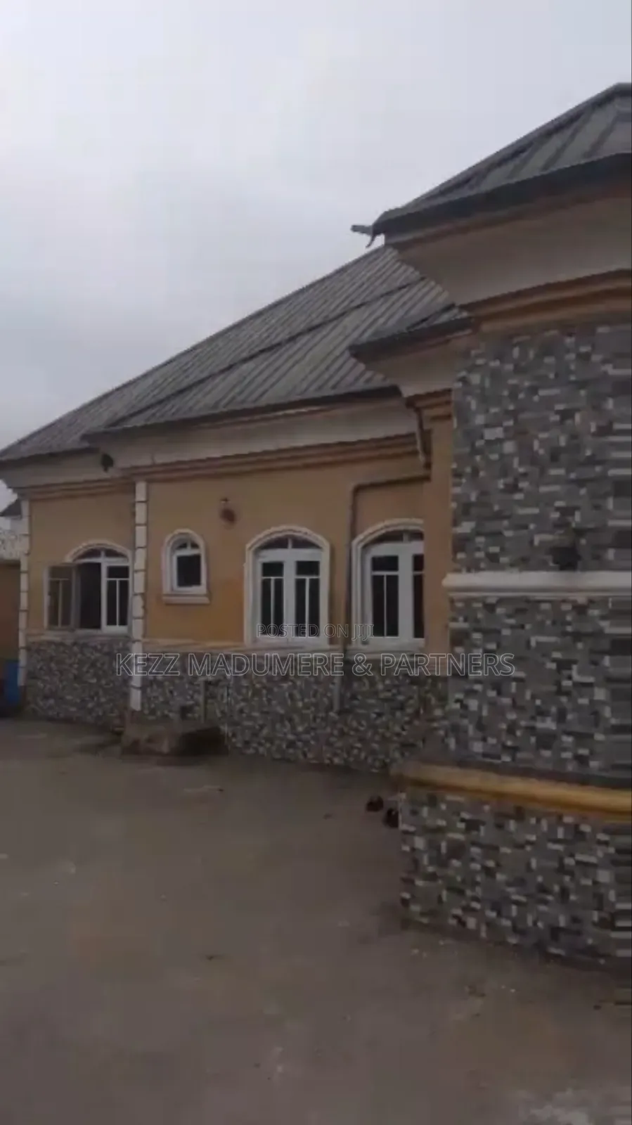 5bdrm Bungalow in Low Cost Housing for sale