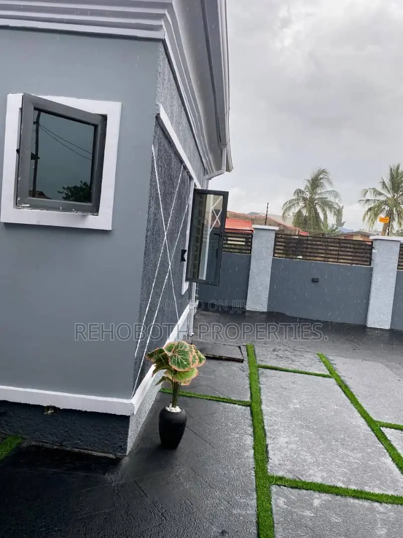 4bdrm Bungalow in Ateere, Akala Express for sale