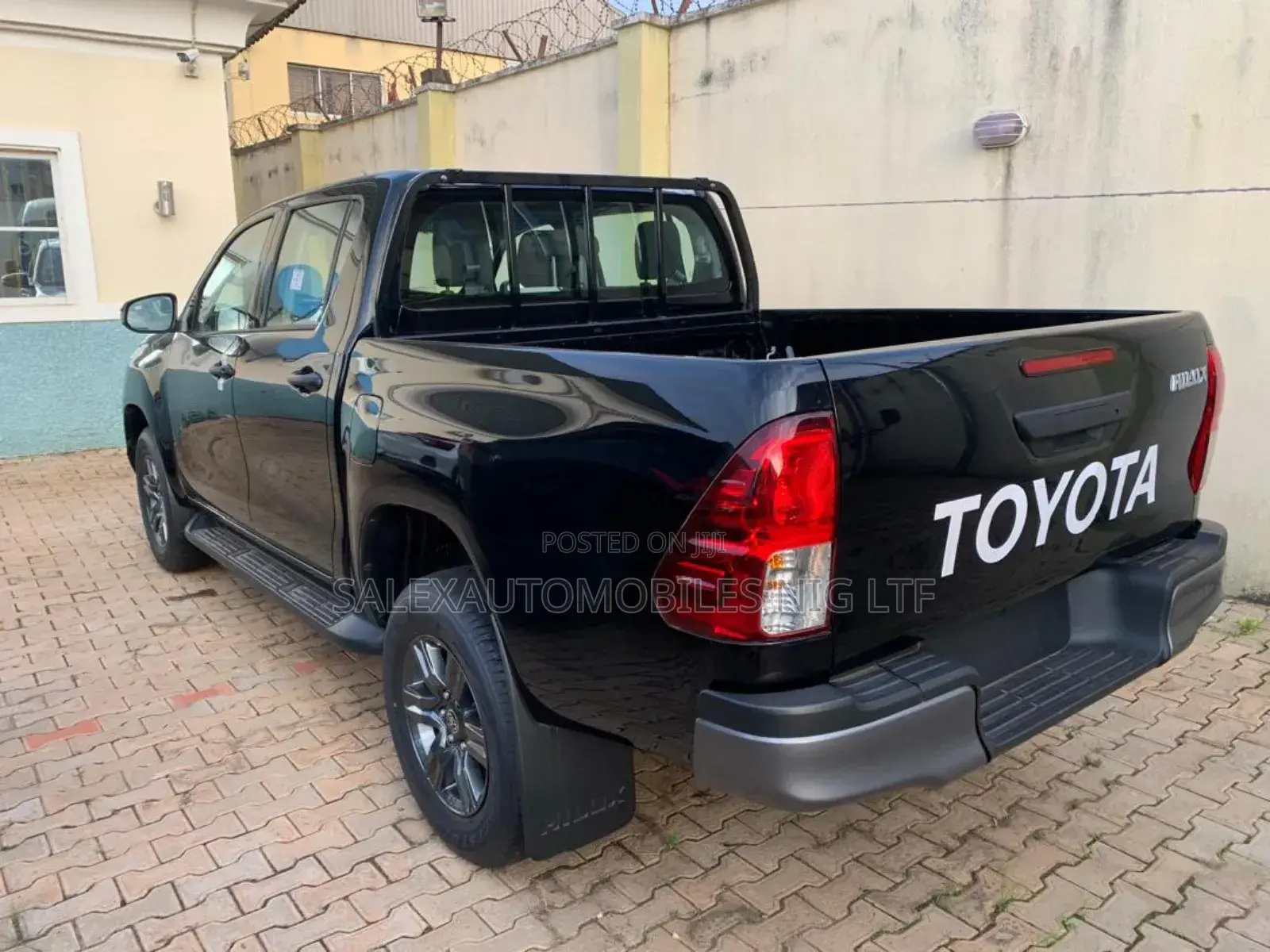 New Toyota Hilux 2025 Black