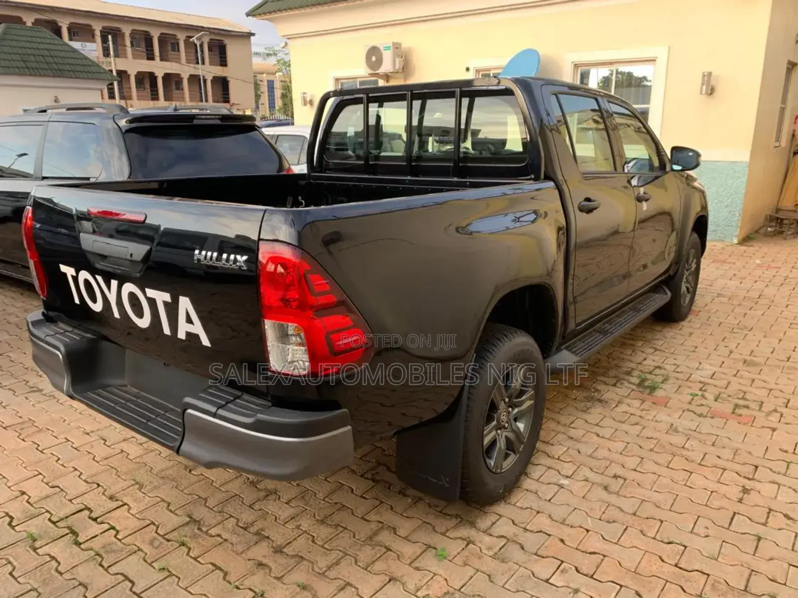 New Toyota Hilux 2025 Black