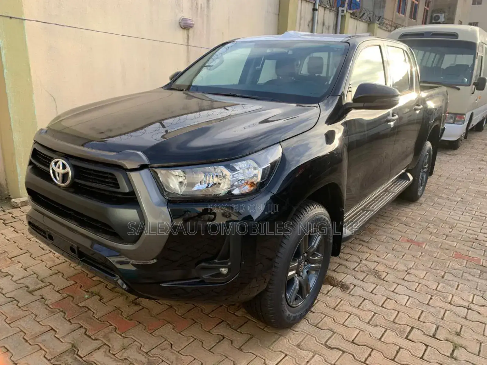 New Toyota Hilux 2025 Black