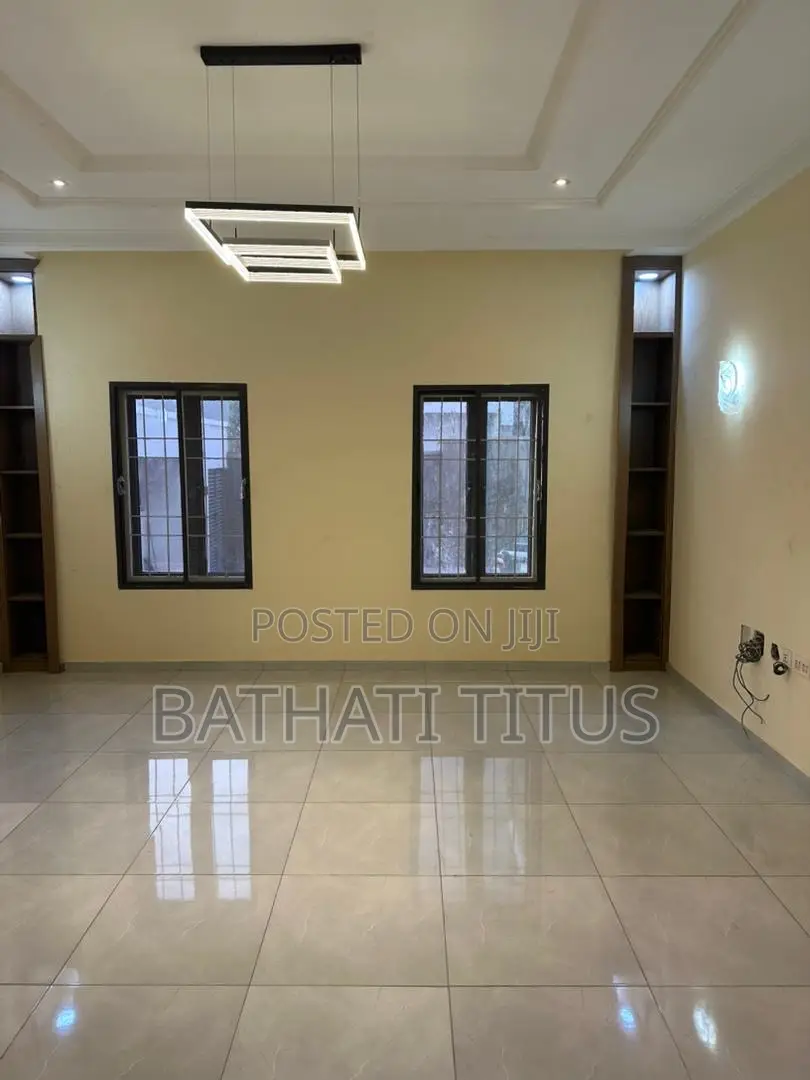 3bdrm Block of Flats in Durumi for sale
